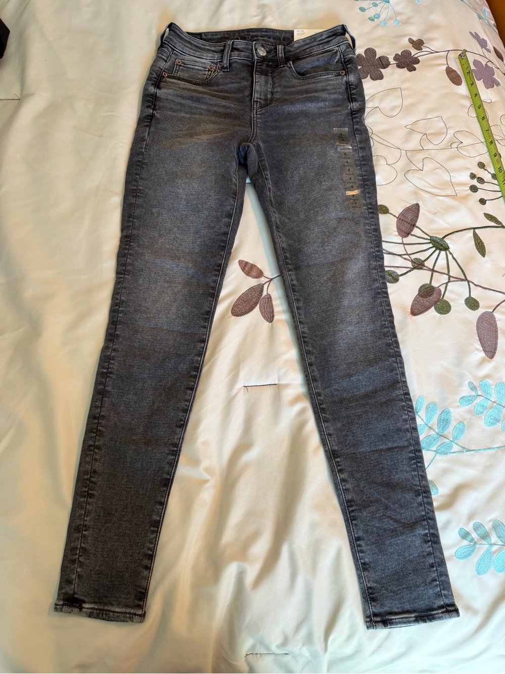 American Eagle Outfitters Skinny Jeans in Charcoal Gray